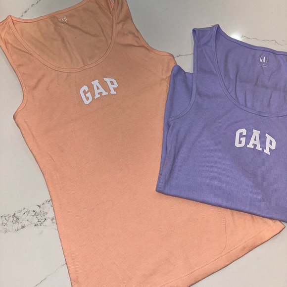 NWT (2) Ribbed Logo Gap Tank Tops -Size:M - Picture 9 of 12